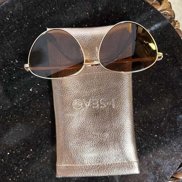 I-Sea Sunglasses, Wide Aviators, Amber Lens, Gold Tone Frames, “Charlie” - Picture 6 of 7